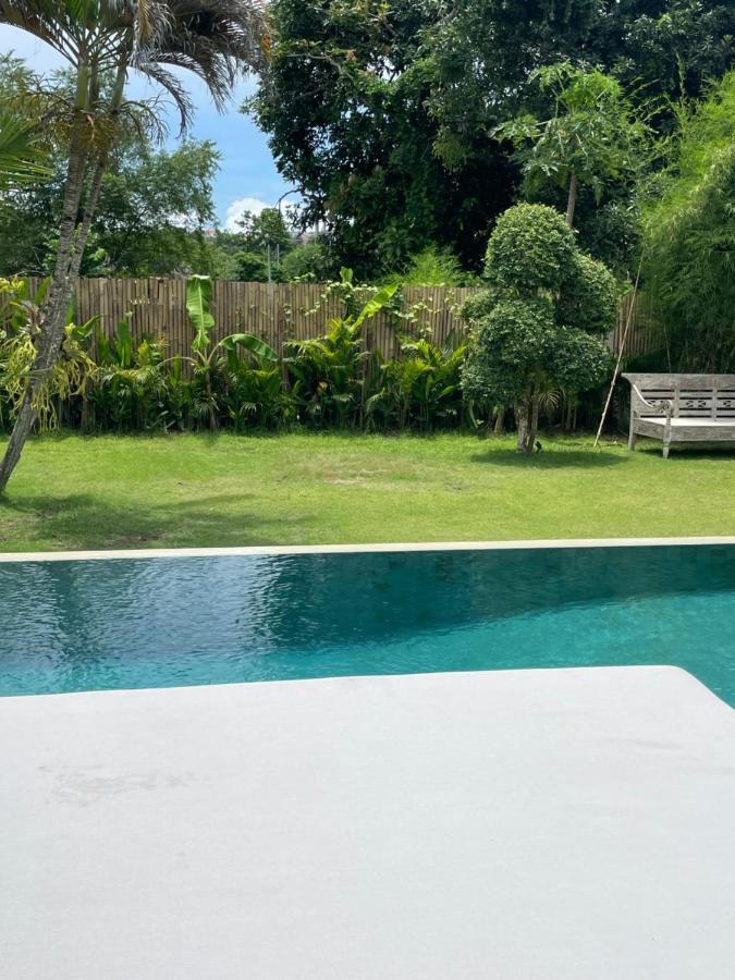 Hola Villa 4 Uluwatu Buitenkant foto